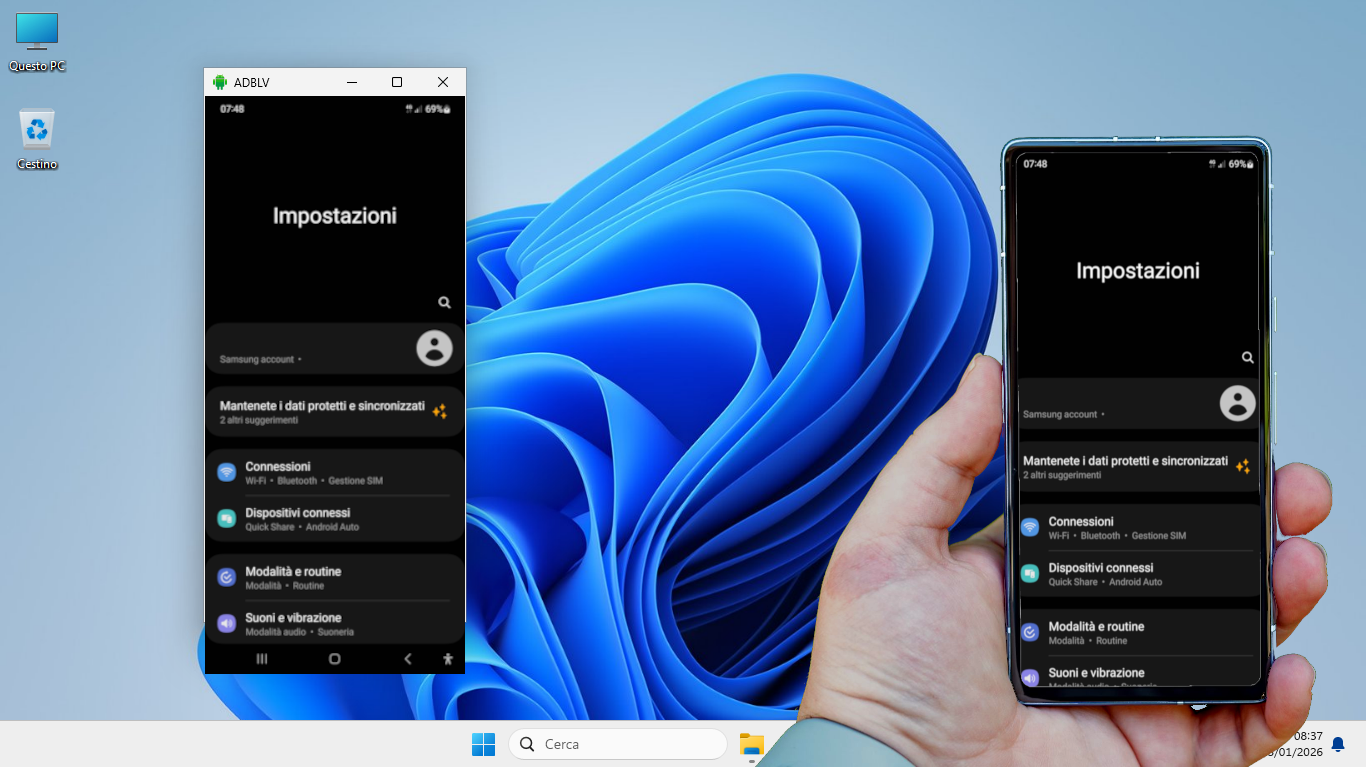 Screenshot del prodotto con cellulare android e suo contenuto dello schermo riportato nel monitor del pc